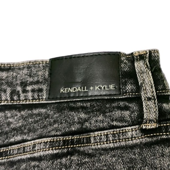 Kendall + Kylie Drifter High-rise Acid Wash Raw Hem Shorts, 9/29 - Picture 5 of 7